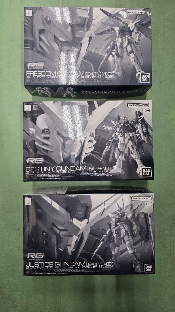 Premium Bandai Rg (Real Grade) 1/144 3