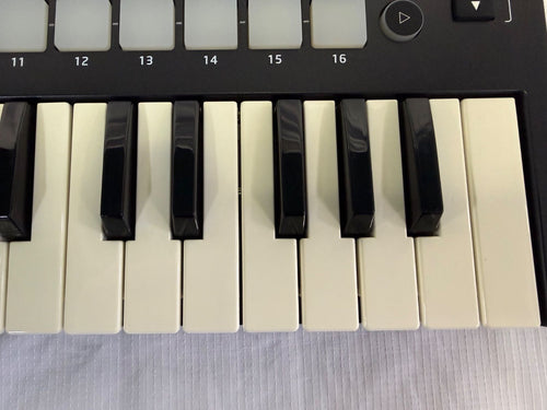 Midi Keyboard Pad Novation Launchkey Mini Mk2