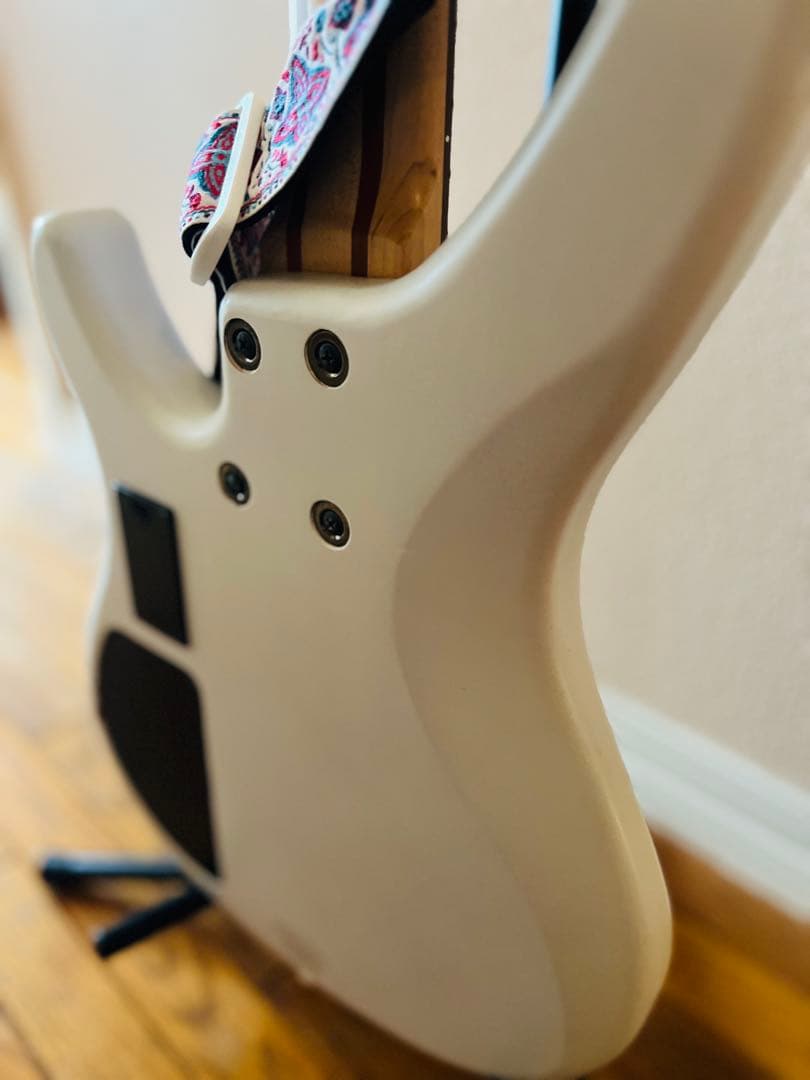 Electric Basses Yamaha Trbx504