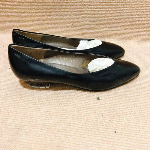 Yves Saint Laurent High Heel Pumps 37