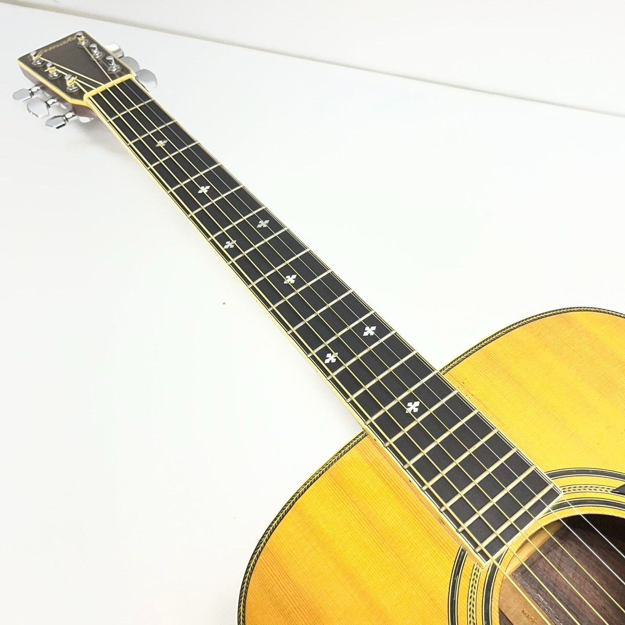 Acoustic Guitar R1000 M2505-H53Yh
