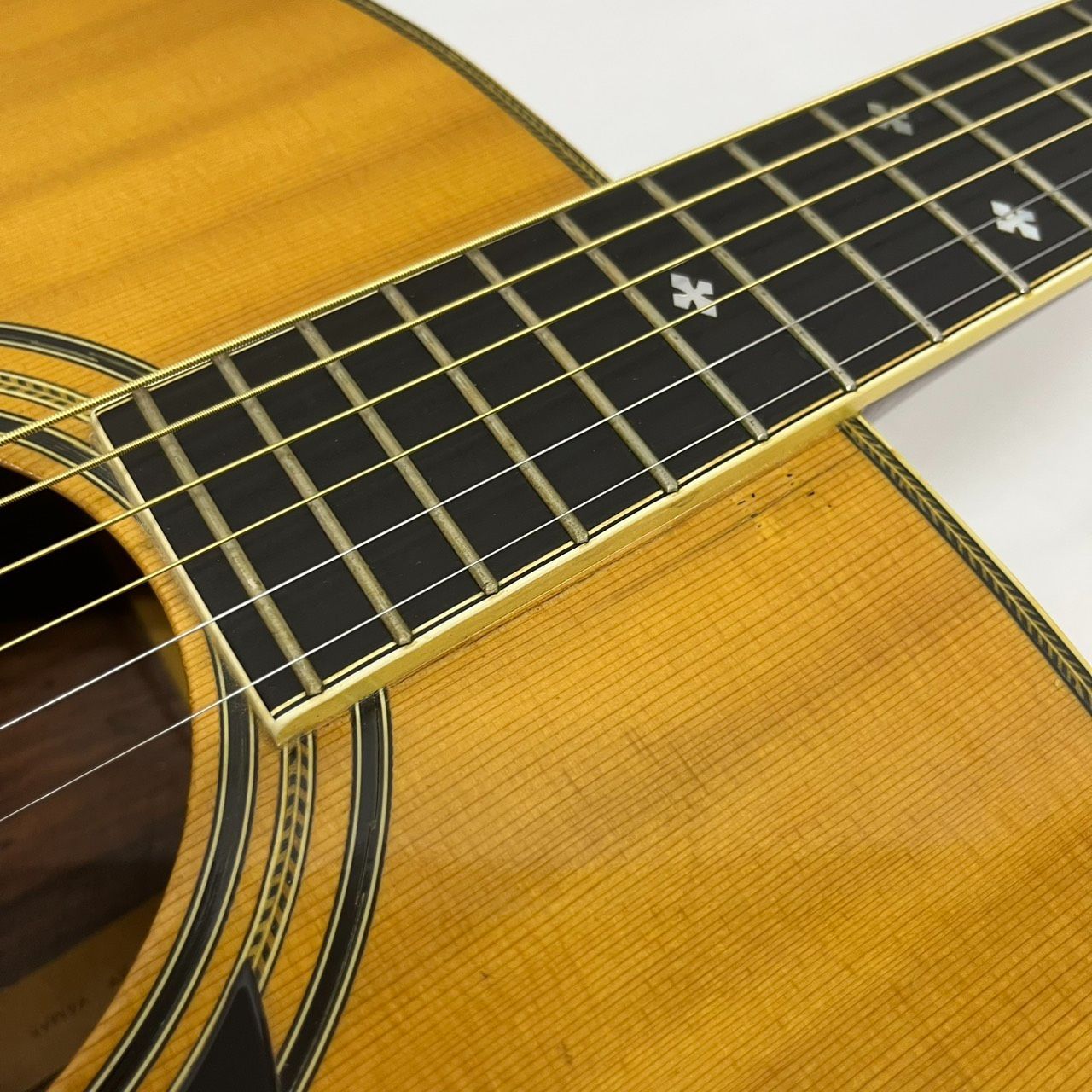 Acoustic Guitar R1000 M2505-H53Yh