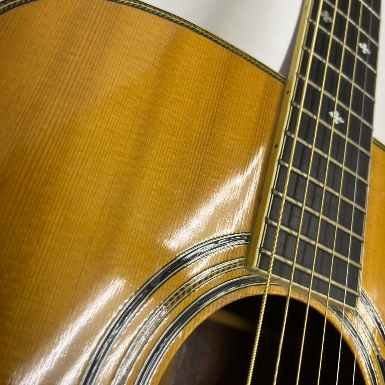 Acoustic Guitar R1000 M2505-H53Yh