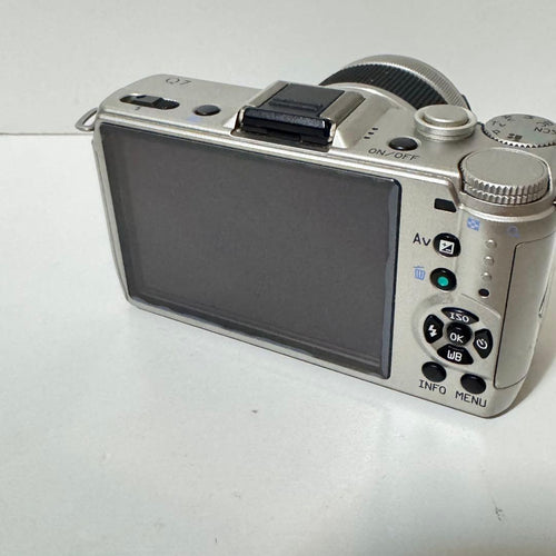 Pentax Mirrorless Interchangeable Lens Cameras Q7