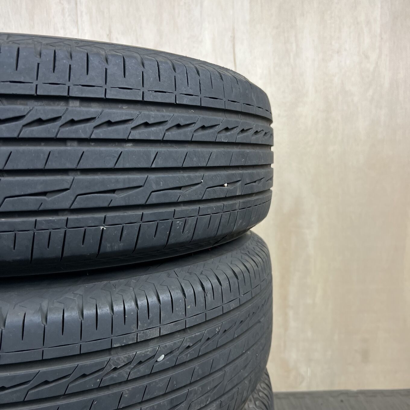 Bridgestone 17 Inches 225/65R17 Alenza Lx100 4 #15T40426