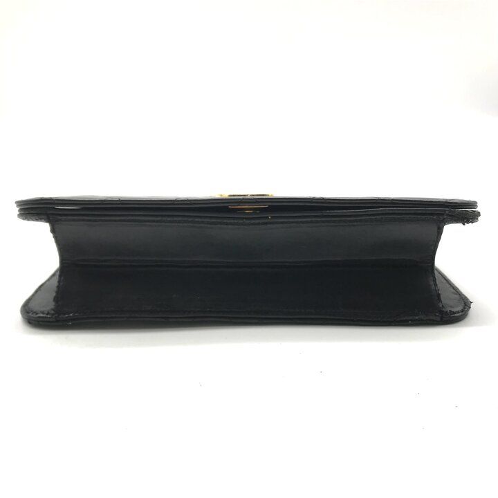 Chanel Messenger Bag R1703