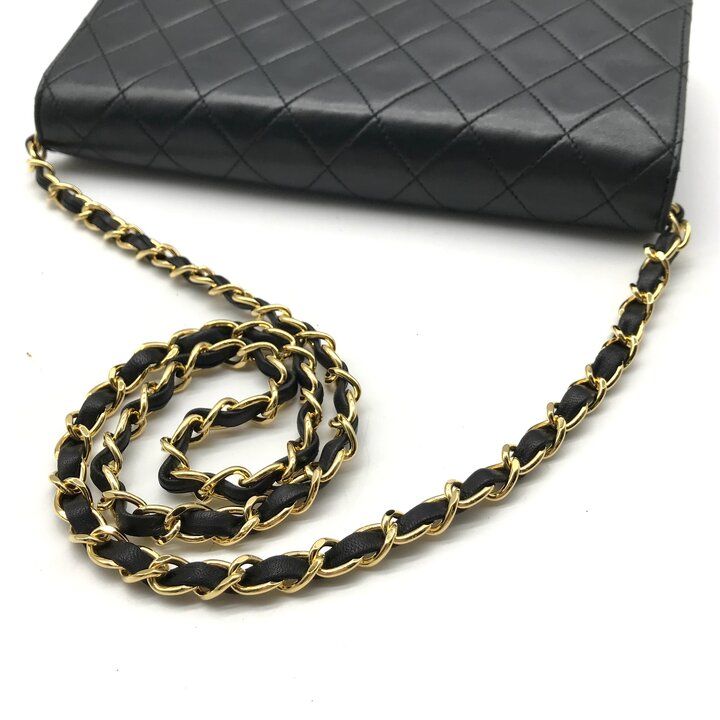 Chanel Messenger Bag R1703