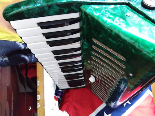 Yamaha Accordions A-32B 32