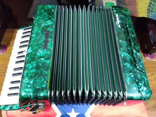 Yamaha Accordions A-32B 32