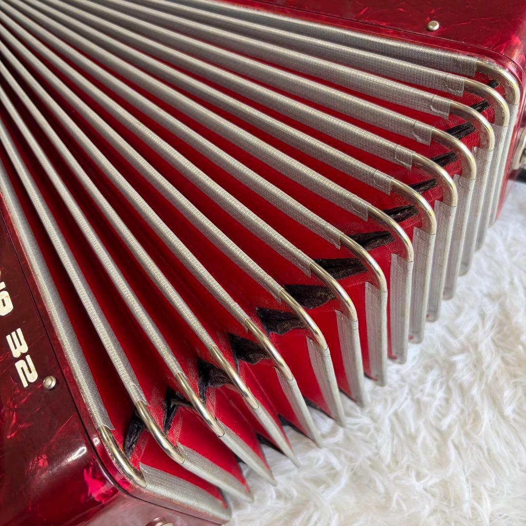 Yamaha Accordions S-32 32