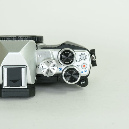 Olympus Mirrorless Interchangeable Lips 3,540 Om-D E-M10 Mark Ii