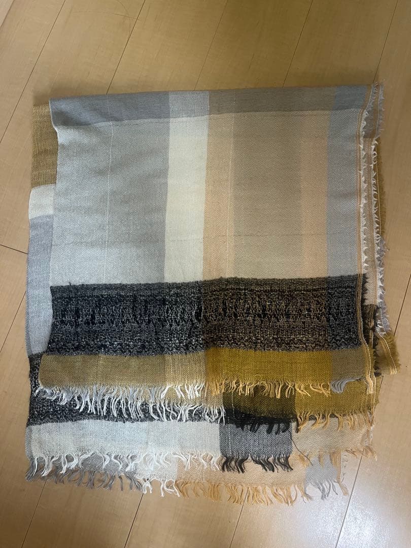 Tomorrowland Stoles Shawls