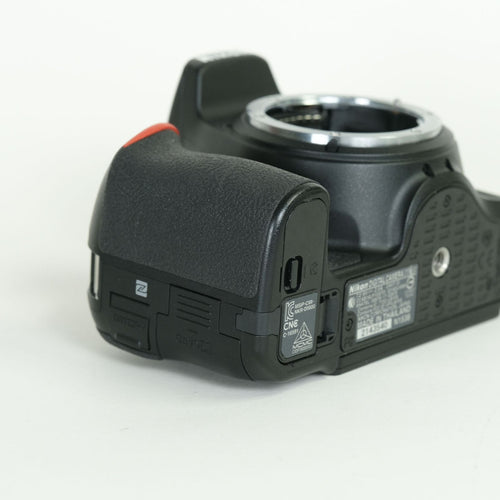 Nikon Digital Slr 15,290 2 D5600 F