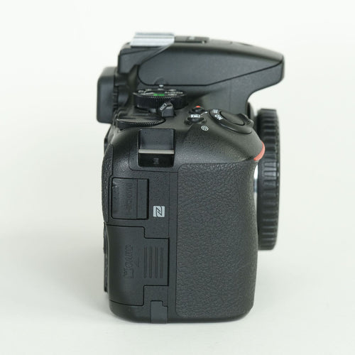 Nikon Digital Slr 15,290 2 D5600 F