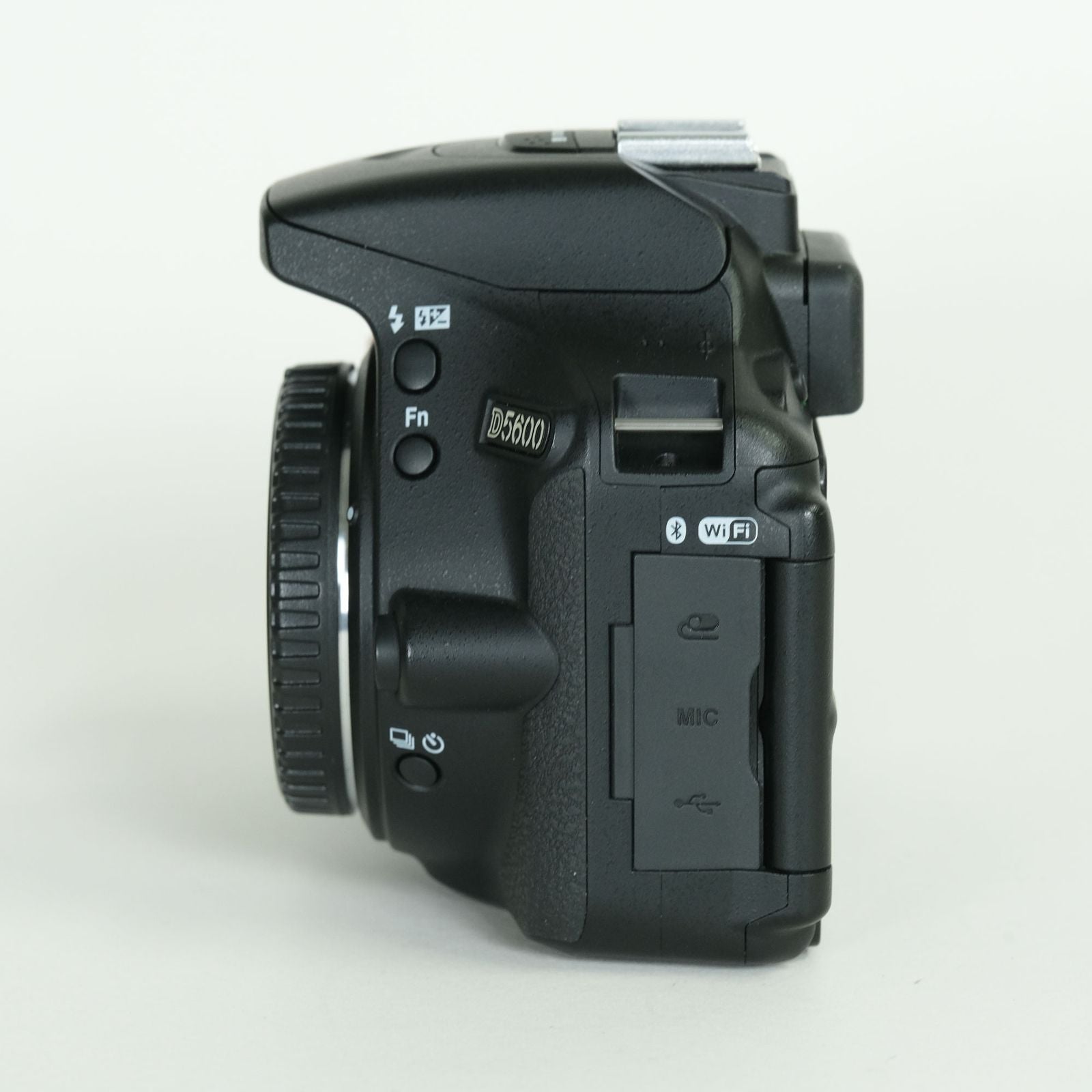 Nikon Digital Slr 15,290 2 D5600 F