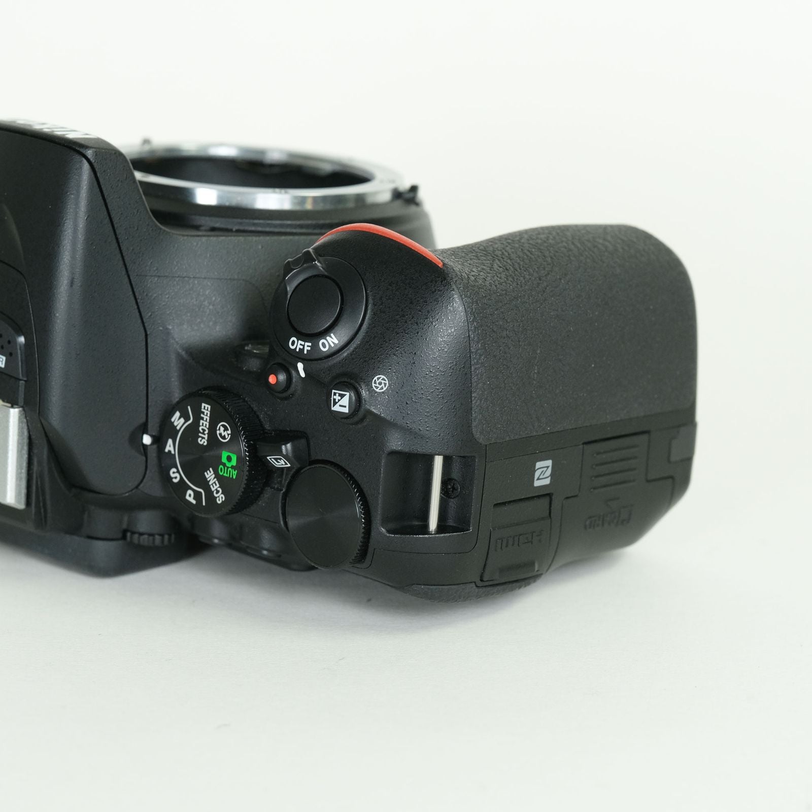 Nikon Digital Slr 15,290 2 D5600 F