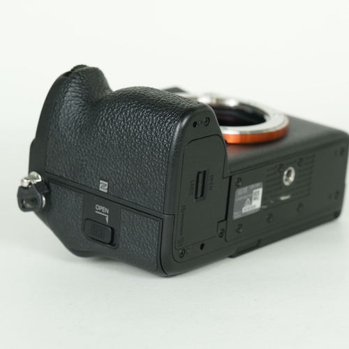 Sony Mirrorless Interchangeable Lips 5,250 7S Iii Ilce-7Sm3 E