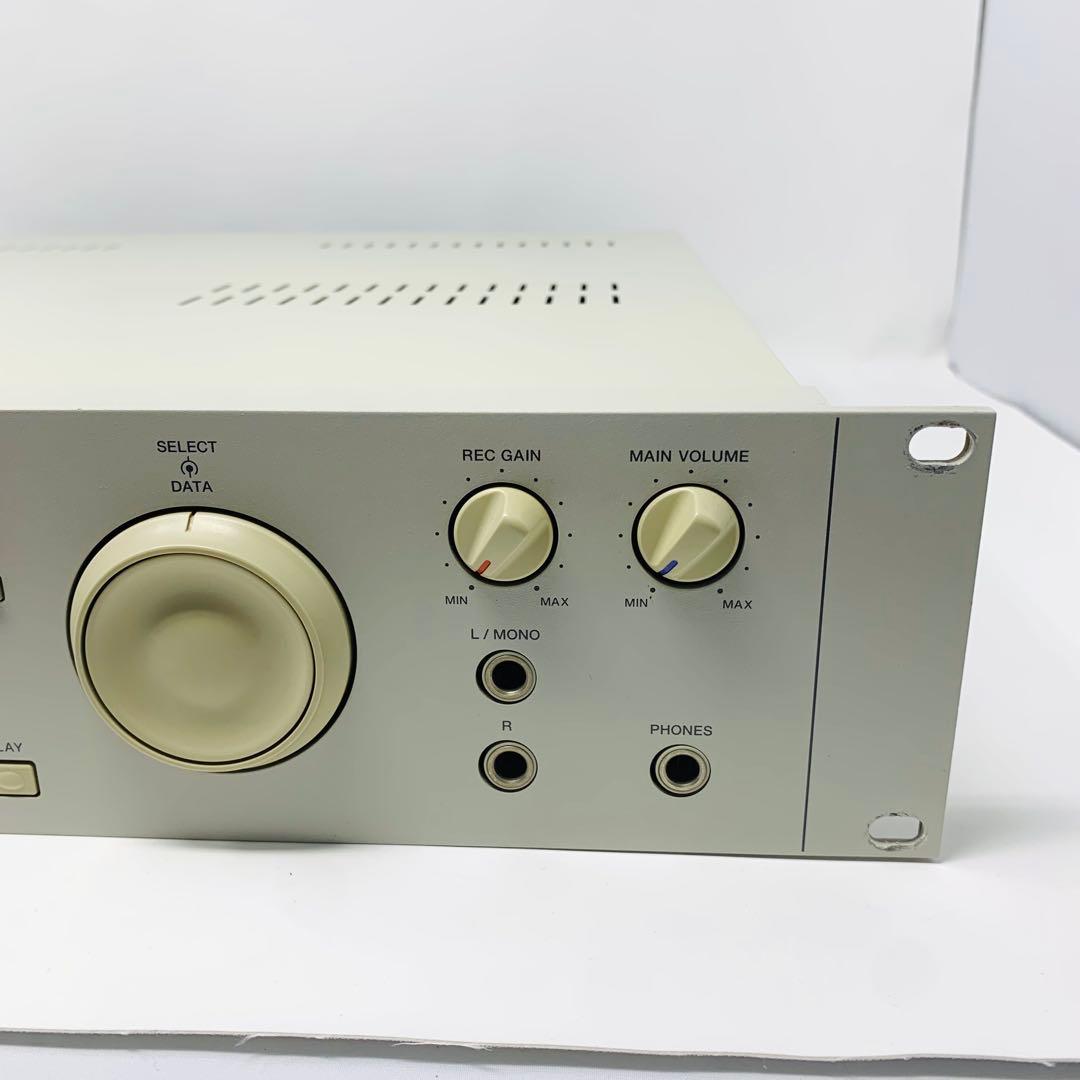 Akai Professional Samplers Digital Sampler S2000