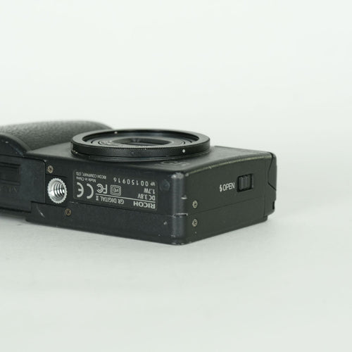 Ricoh Compact Digital Camera 2,000 Gr Ii