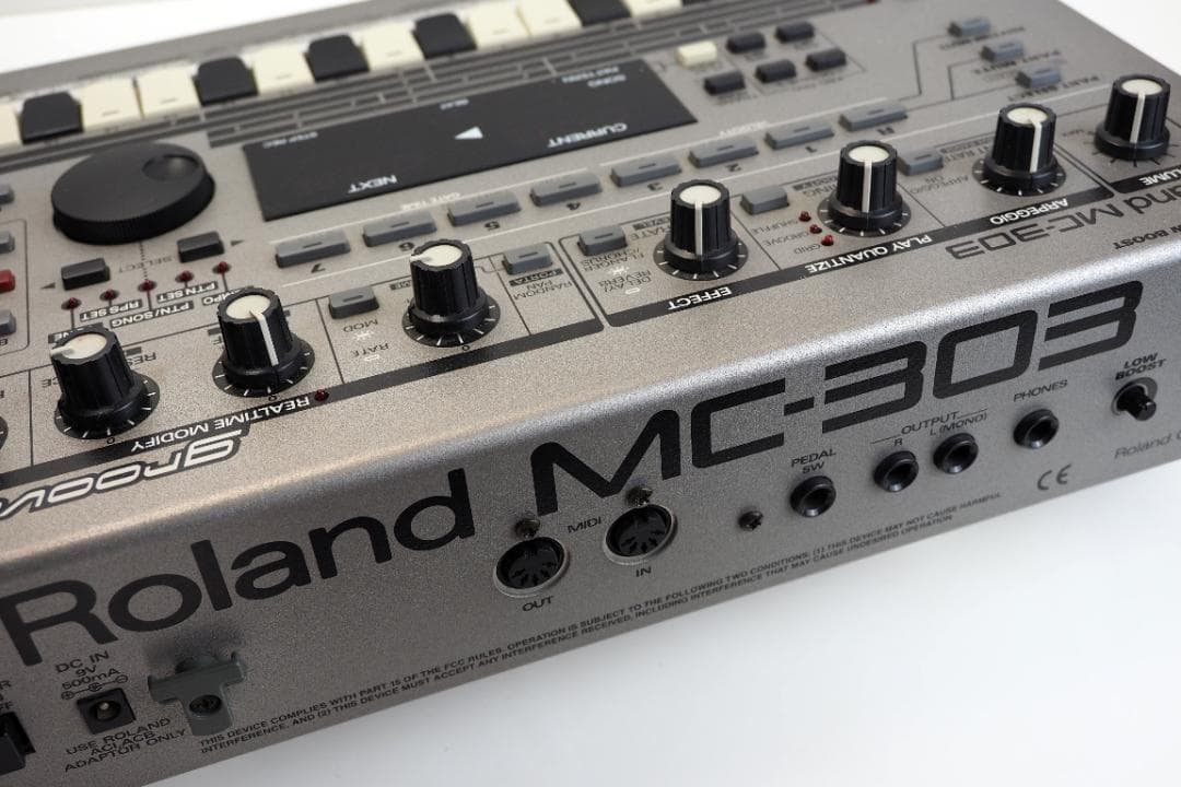 Roland Analog Synthesizers Mc-303 Groovebox