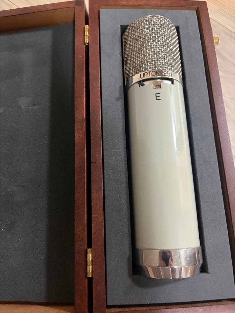 Condenser Microphones Upton 251