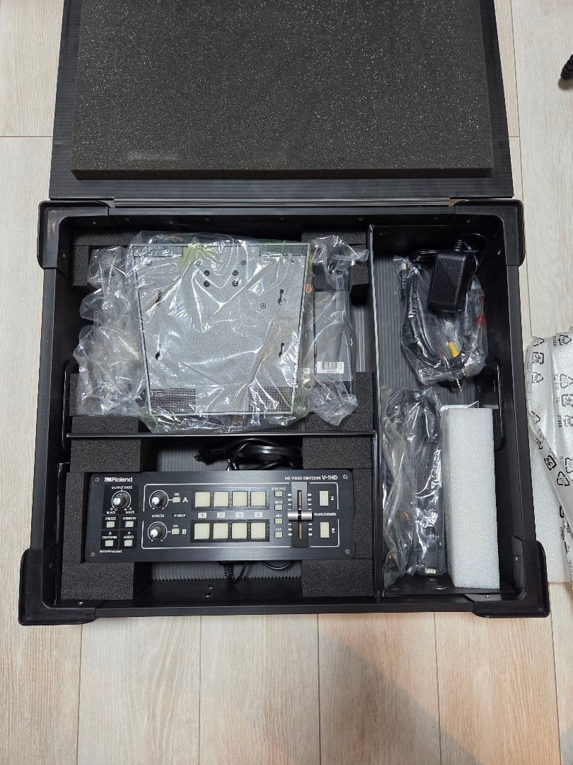 Roland Displays Monitors Adtechno 13.3 Lcd1330 V-1Hd