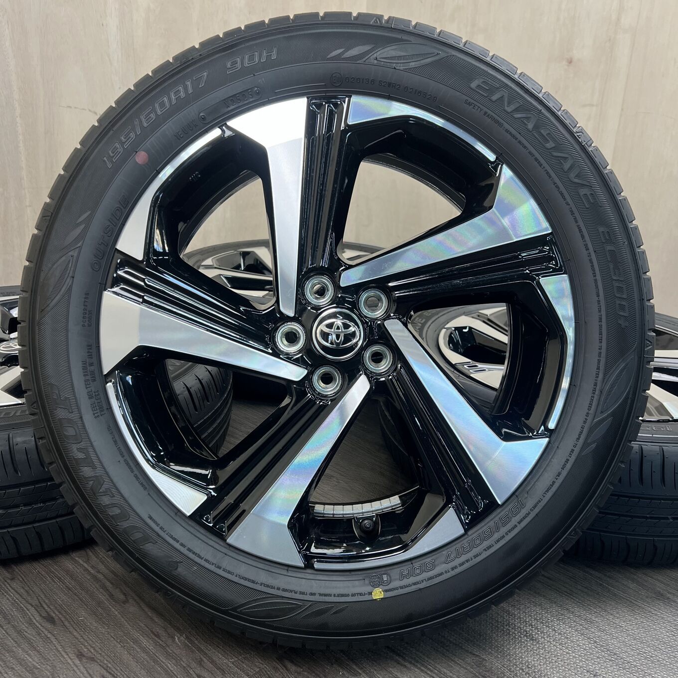 Toyota 17 Inches Dunlop 195/60R17 #187S40925