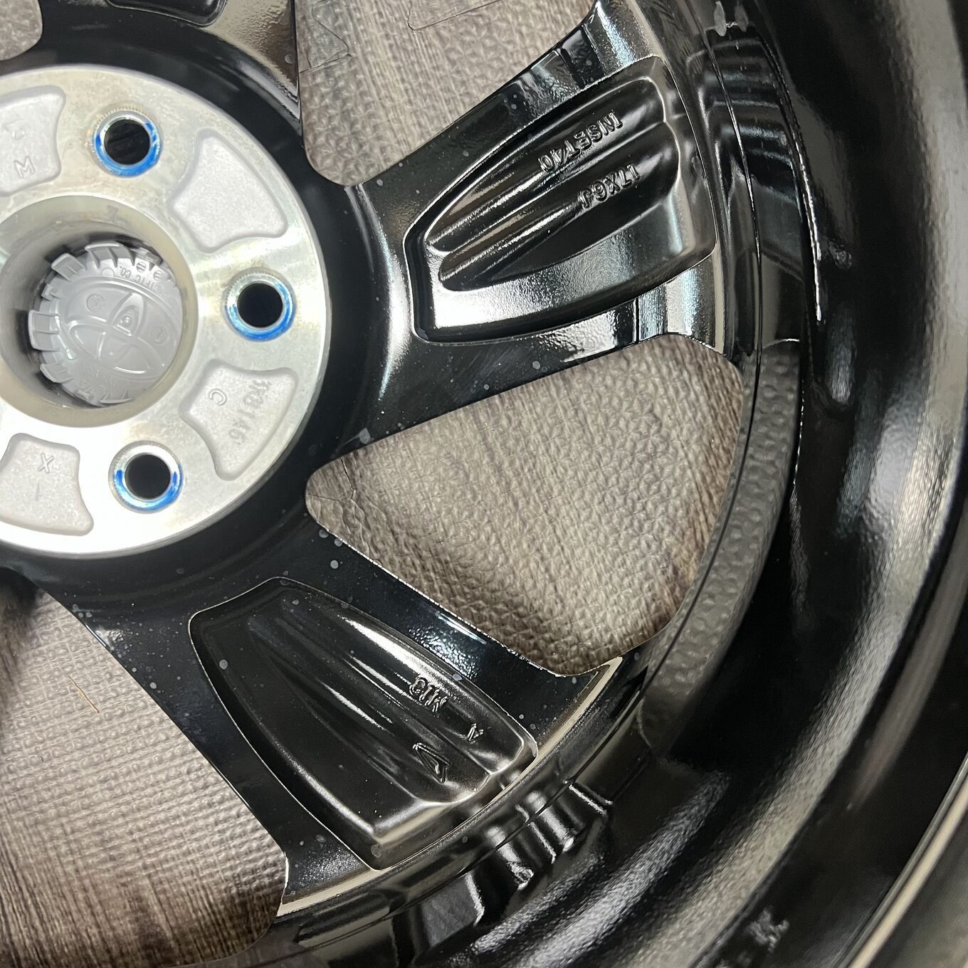 Toyota 17 Inches Dunlop 195/60R17 #187S40925