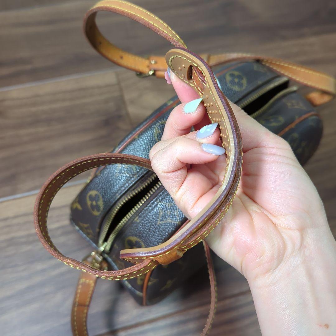Louis Vuitton Shoulder Bags