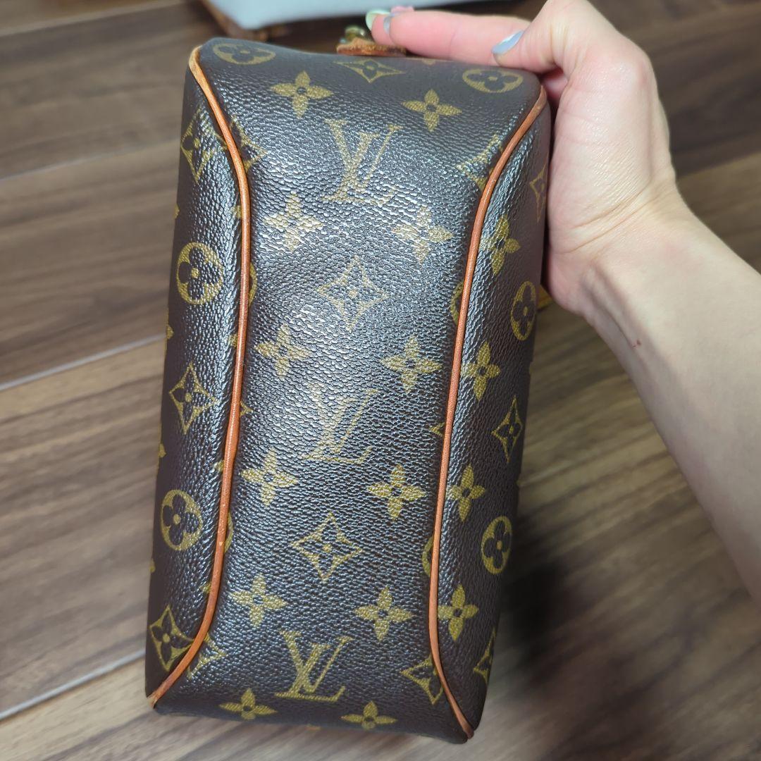 Louis Vuitton Shoulder Bags
