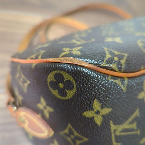 Louis Vuitton Shoulder Bags