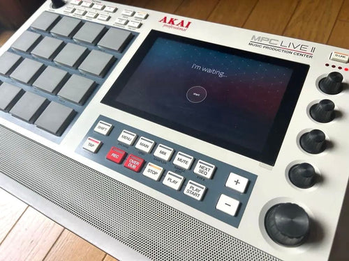 Akai Professional Samplers Mpc Live Retro 2