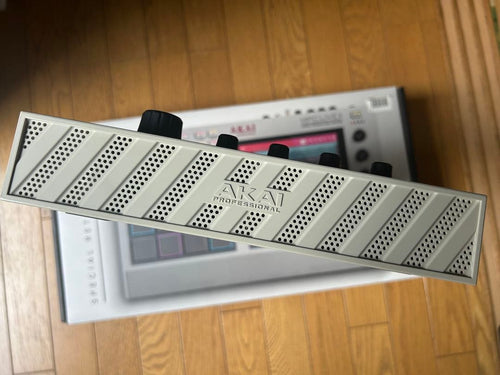Akai Professional Samplers Mpc Live Retro 2