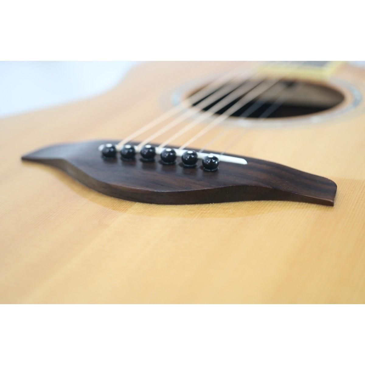 Yamaha Acoustic Guitar
