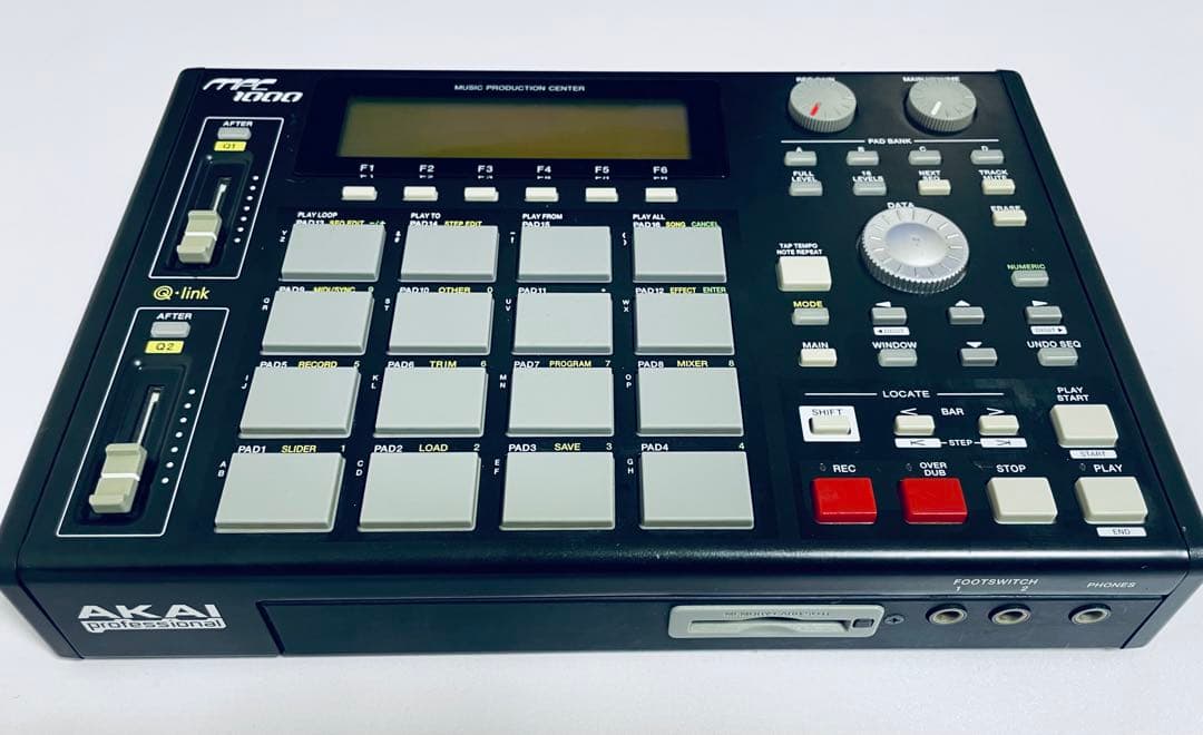 Akai Professional Sampler Mpc1000 Bk