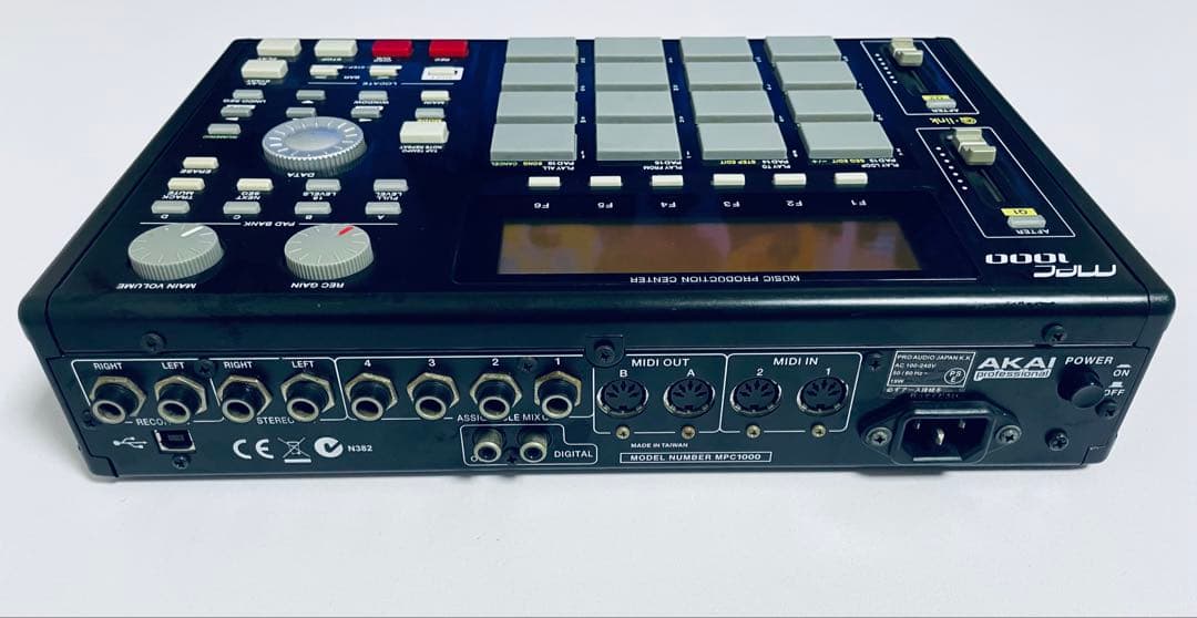 Akai Professional Sampler Mpc1000 Bk
