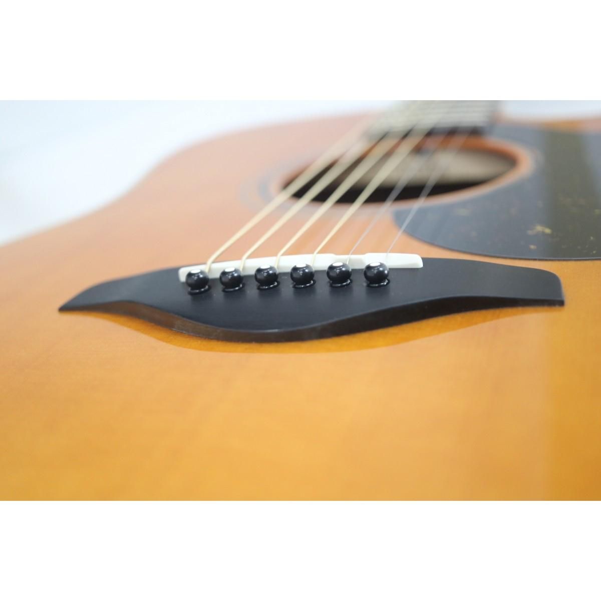 Yamaha Acoustic Guitar