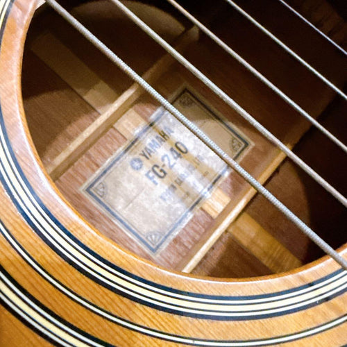 Yamaha Acoustic Guitar Fg-210