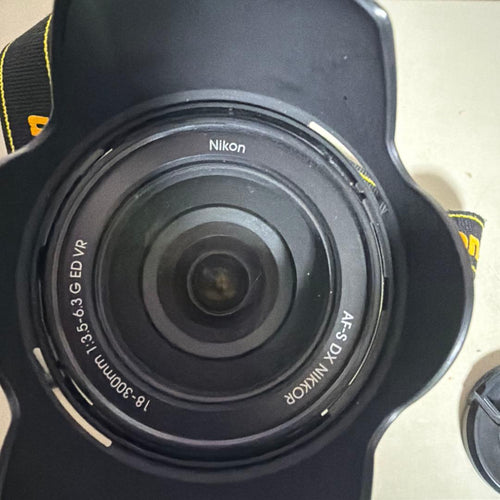 Nikon Digital Slr D5600 Nikkor 18-300 3.5-5.6G Vr