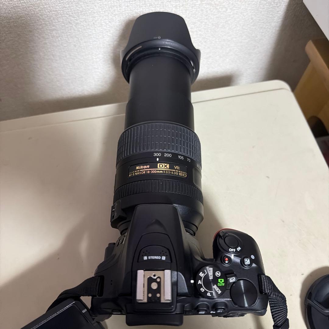 Nikon Digital Slr D5600 Nikkor 18-300 3.5-5.6G Vr