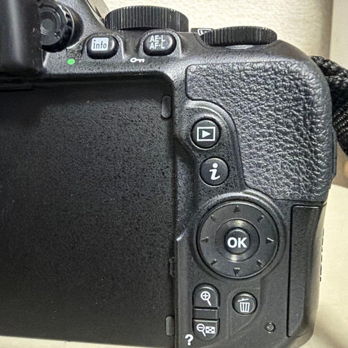 Nikon Digital Slr D5600 Nikkor 18-300 3.5-5.6G Vr