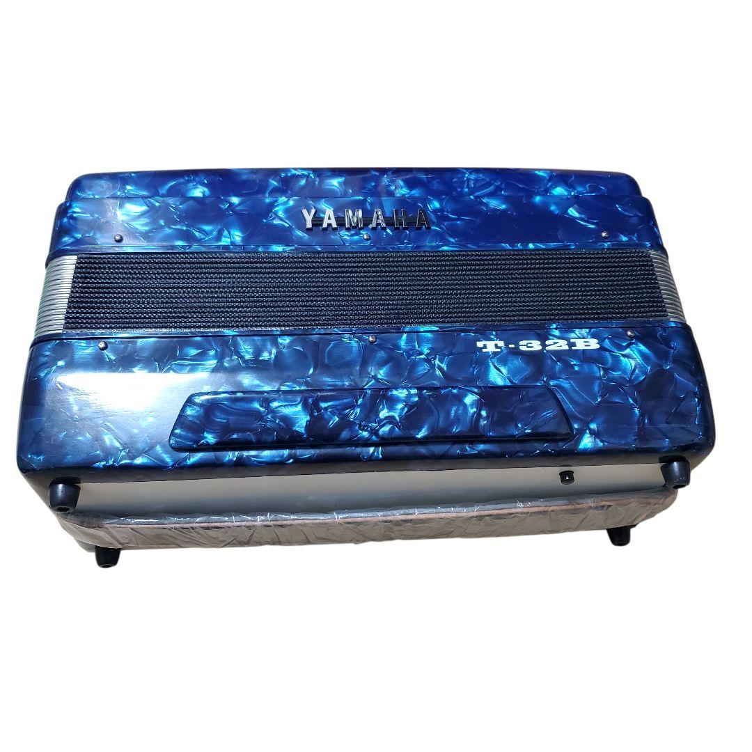 Yamaha Accordion T-32B