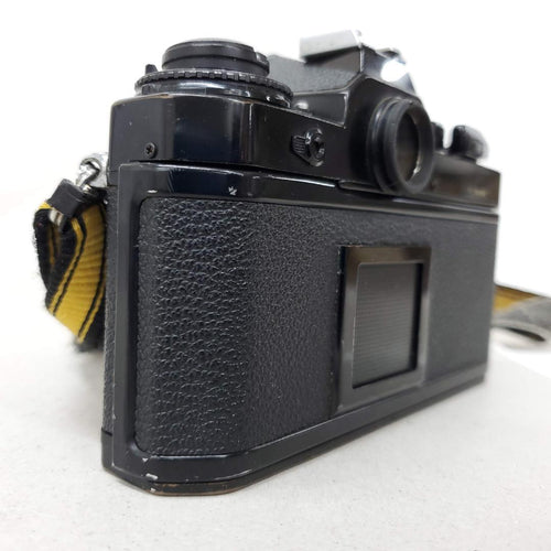 Nikon Slr Camera (Film) Fe G0130-132-3V