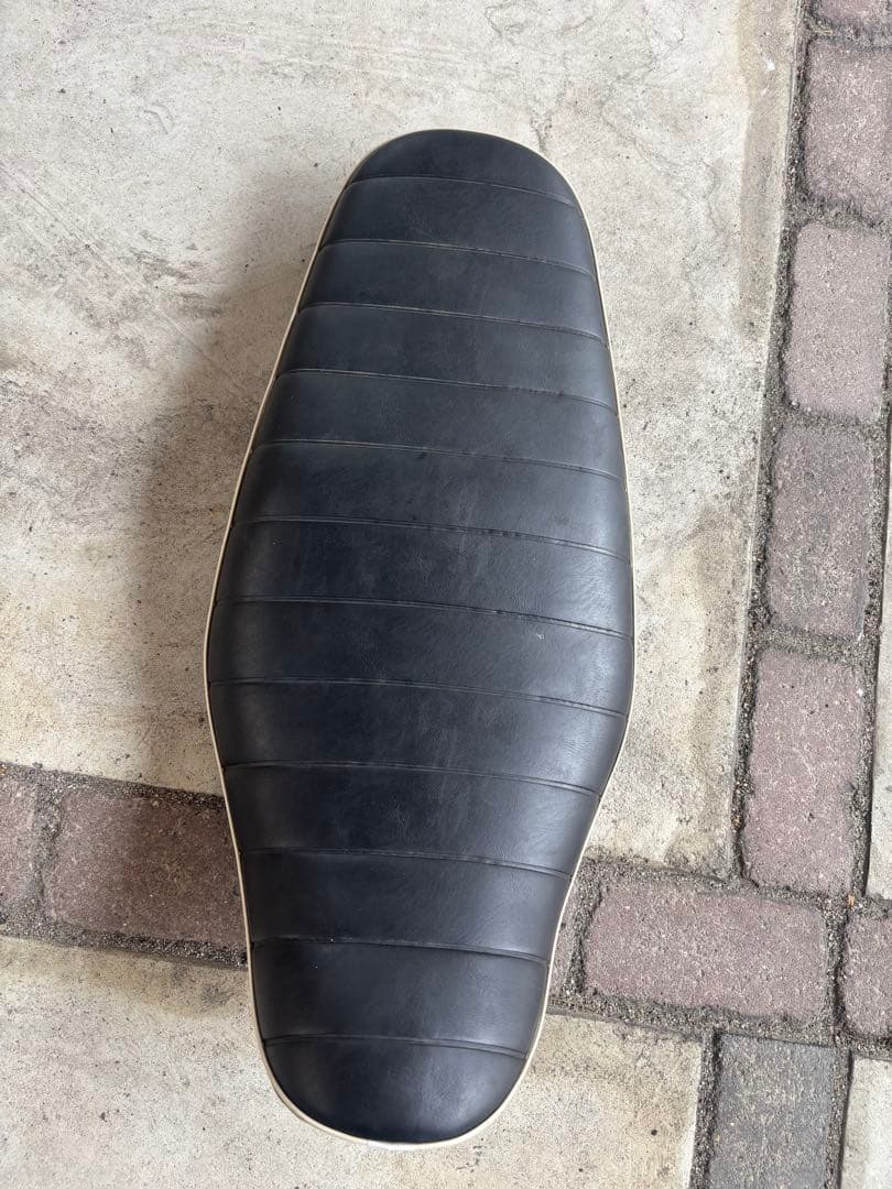 Seats W650