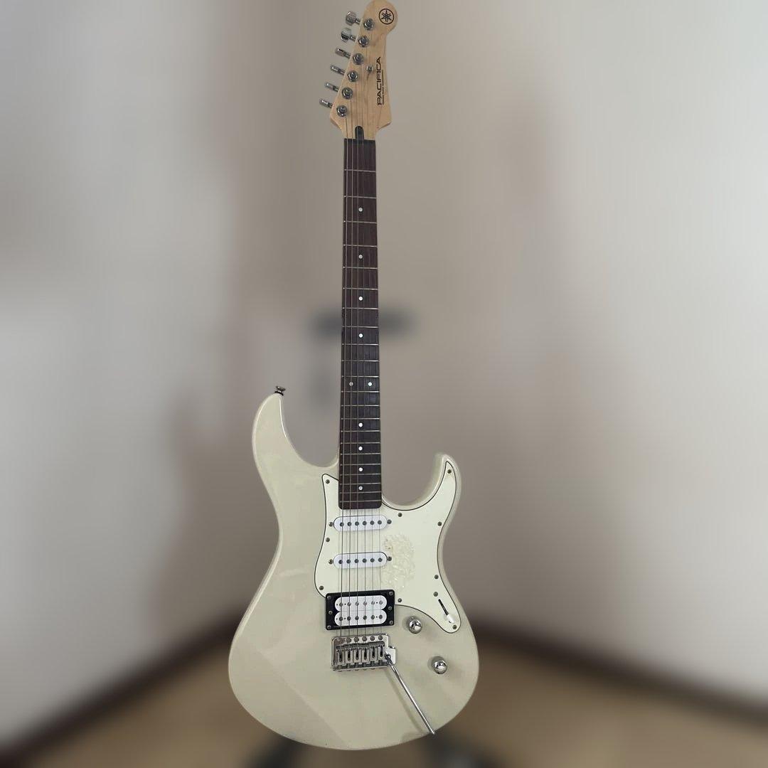 Yamaha Electric Guitars Pacifica 112V