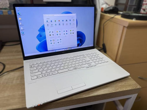 Fujitsu Windows Laptops 17 8 I3 8Gb Ssd+Hdd Office