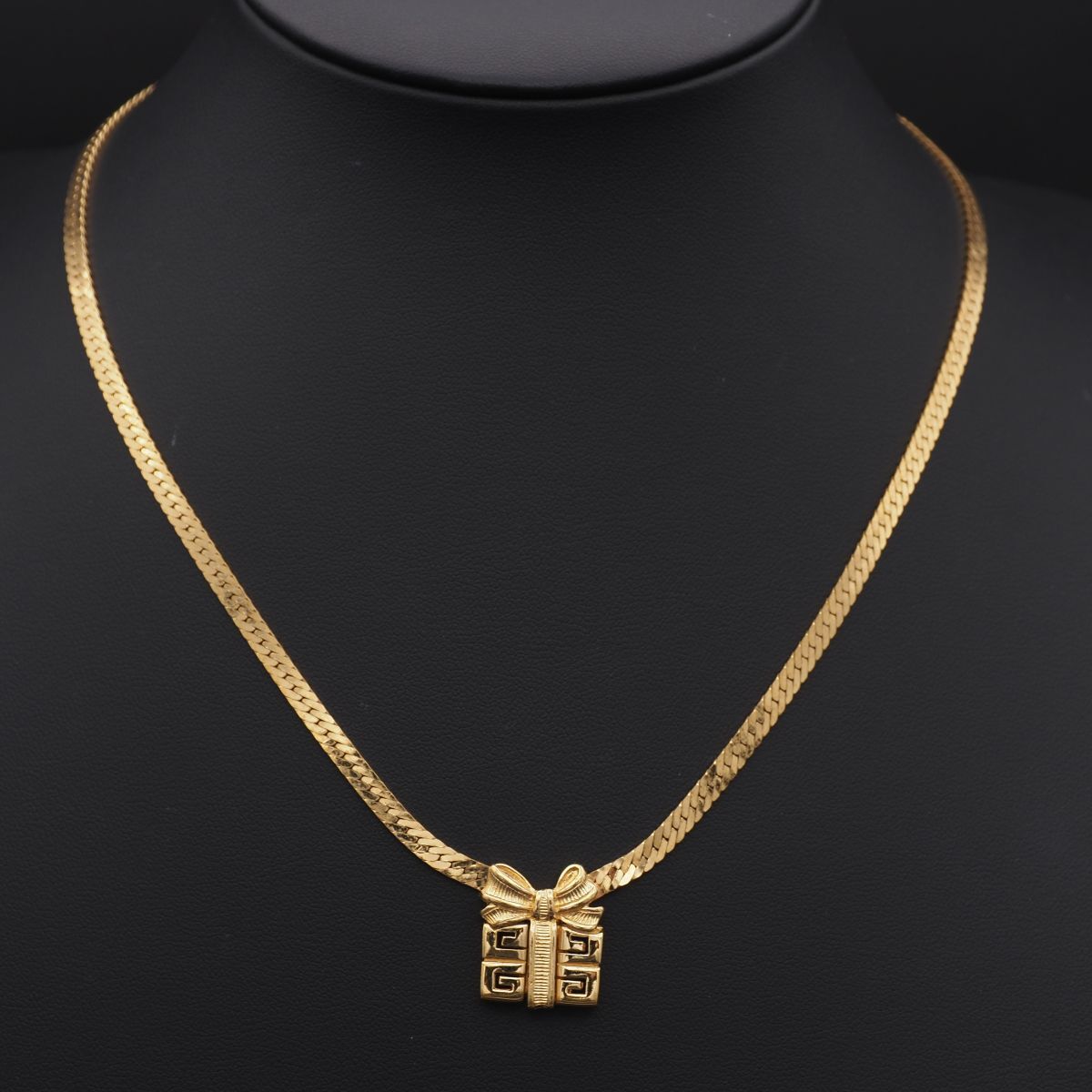 Necklace W794 Givenchy