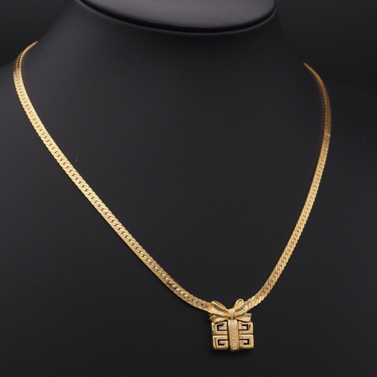 Necklace W794 Givenchy