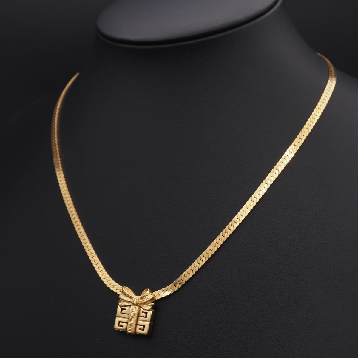 Necklace W794 Givenchy