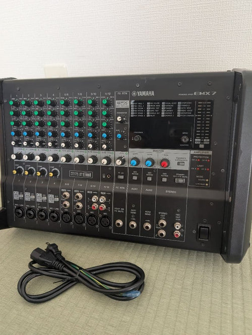 Analog Mixers Yamaha Emx7